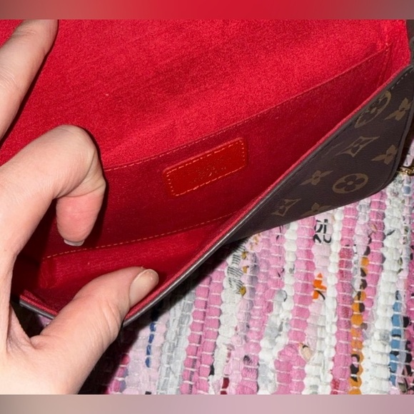 Louis Vuitton crossbody- red interior - Picture 2 of 4
